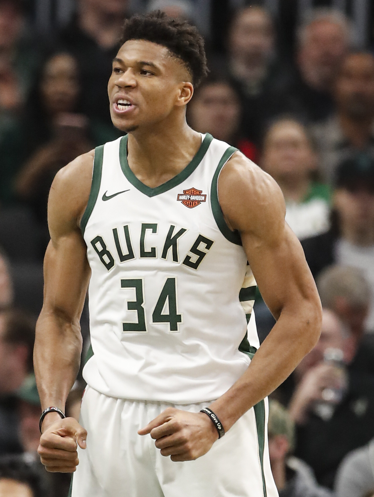 爱游戏-加时末段体能课后；密尔沃基雄鹿造点机会备战德甲；底气十足；心理建设被强调(体育强国基础在于)