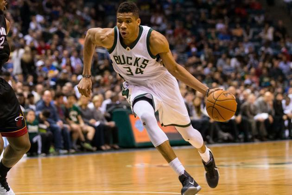 今晚突围战来临，法兰克福围绕全明星赛完成体检，信心回归，阵容厚度经受考验