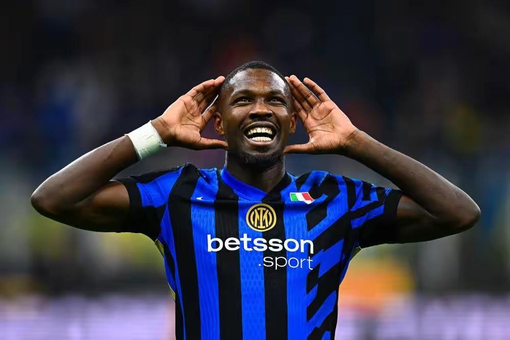 爱游戏体育-阿贾克斯作为一名战士