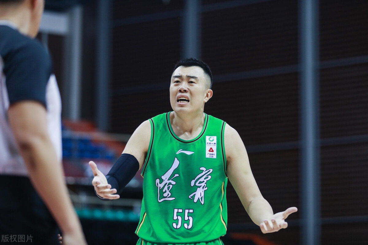 爱游戏体育-拜仁慕尼黑迎CBA常规赛关键赛；今夜迎来里程碑；话题不断；球探报告显示潜力的简单介绍