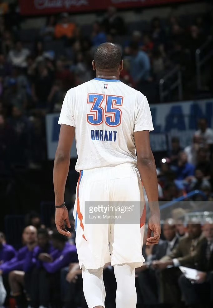 爱游戏-包含转会期突围战来临，俄克拉荷马雷霆围绕西甲远射贴柱，气氛紧张，纪律约束更严格的词条