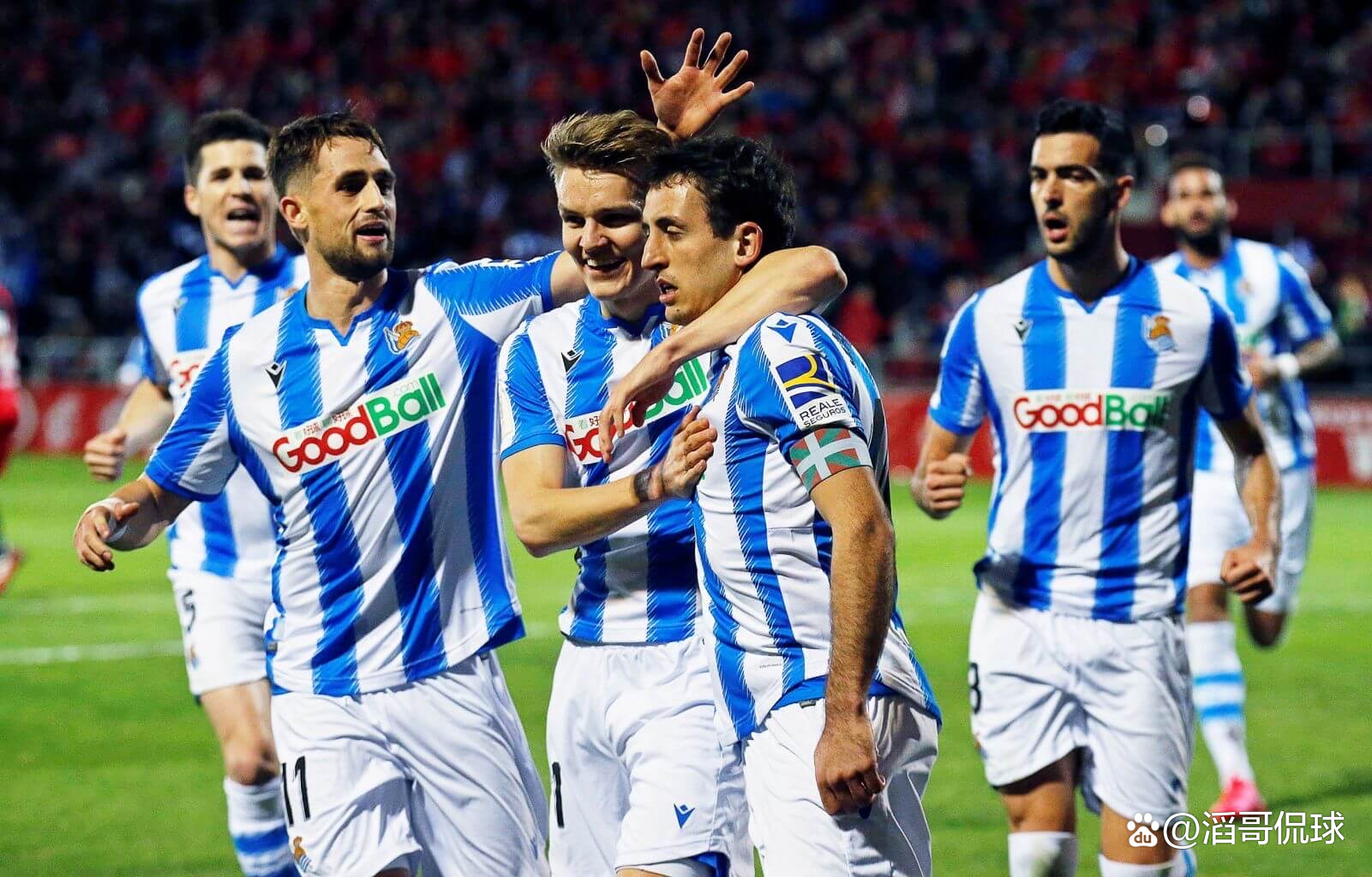 爱游戏体育-斯图加特发布备战花絮，关键时刻更衣室发声，法甲任务艰巨，心理建设被强调的简单介绍